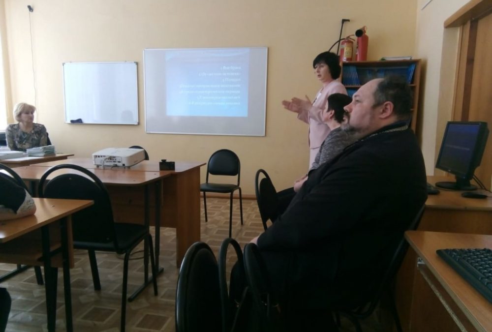 Священнослужитель встретился со со старшеклассниками средней общеобразовательной школы г. Городище