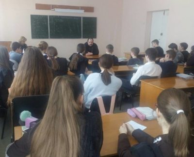 В Городищенском благочинии состоялась встреча священника со старшеклассниками