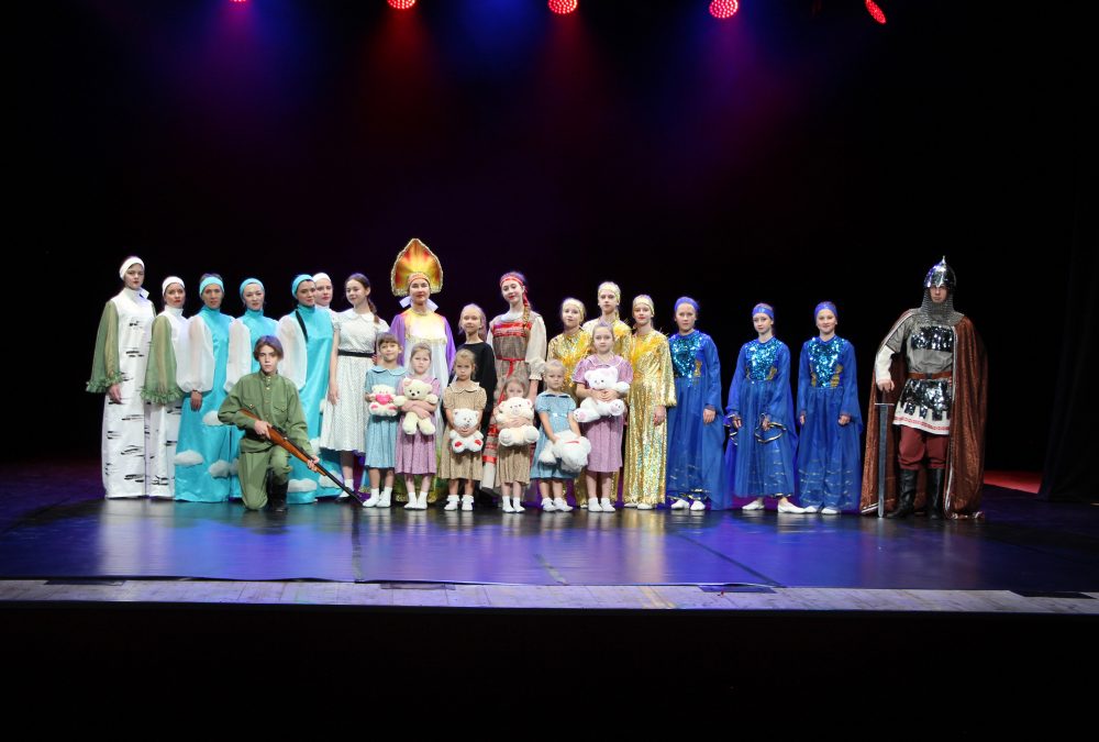 Семейный православный театр представил номер в поддержку​ участников специальной военной операции
