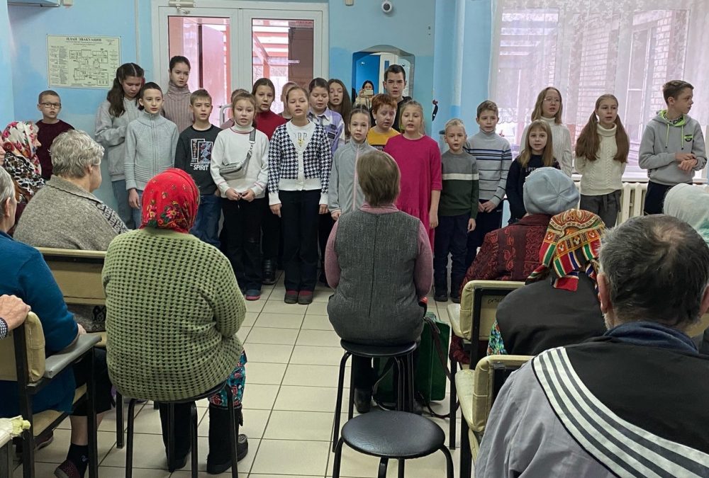 Дети и молодежь храма Димитрия Донского посетили дом-интернат для престарелых и инвалидов