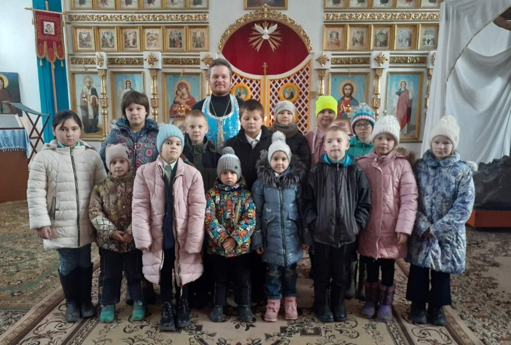 Священник рассказал школьникам о православной вере