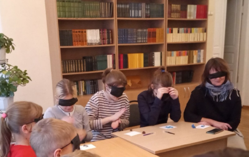 Отряд краеведов «Пешая слобода» посетил специализированный отдел для незрячих в Лермонтовской библиотеке