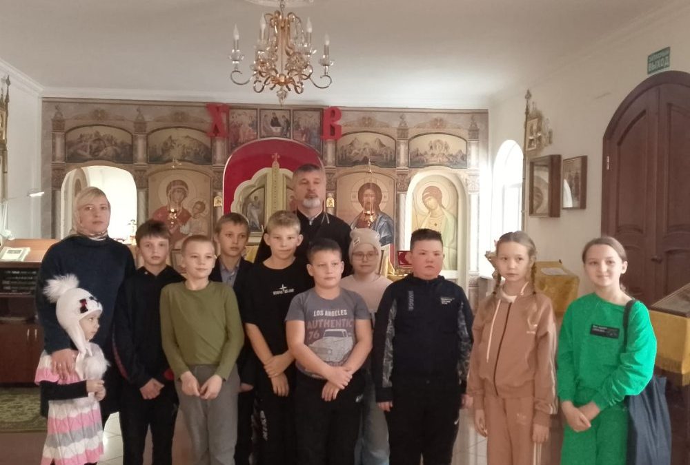 Учащиеся общеобразовательной школы села Чаадаевка встретились со священнослужителем