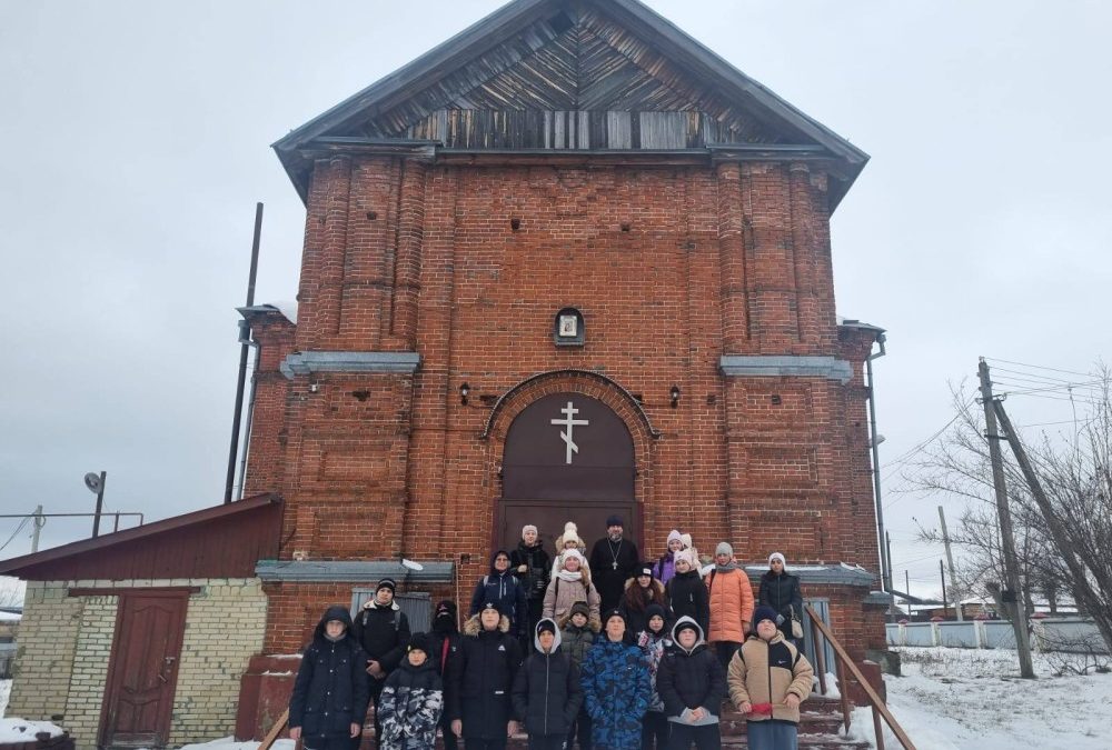 Школьники посетили храм Казанской иконы Божией Матери в селе Кривошеевка