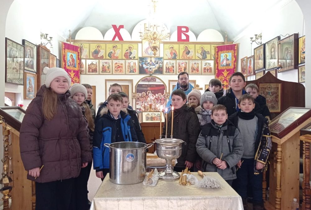 Школьники посетили Михайло-Архангельский храм села Вирга