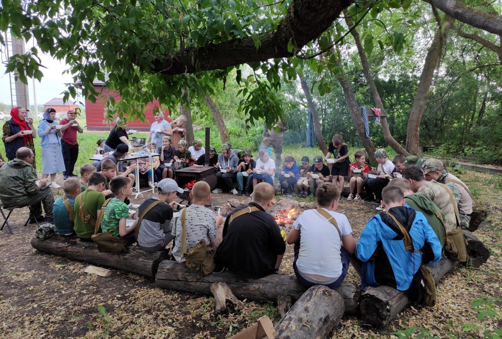 Военно-патриотический лагерь прошел в Нижнеломовском духовно-просветительском центре «Исток»