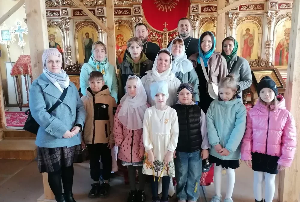 Священнослужители встретились с учениками средней школы №1 города Спутник
