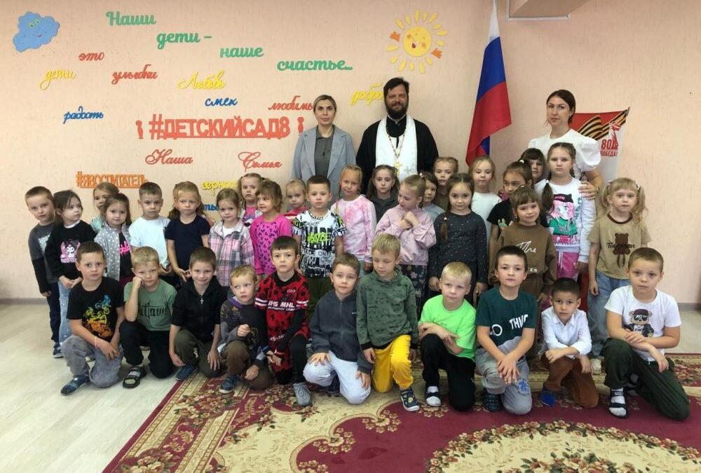 Священнослужитель посетил детский сад №8 в Нижнем Ломове