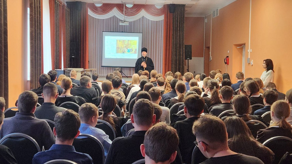 Священнослужитель провел встречу со школьниками с. Чемодановка