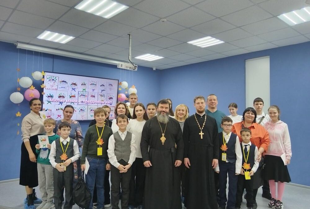 В День матери в городской библиотеке №2 прошел концерт воскресных школ Петропавловского благочиния 