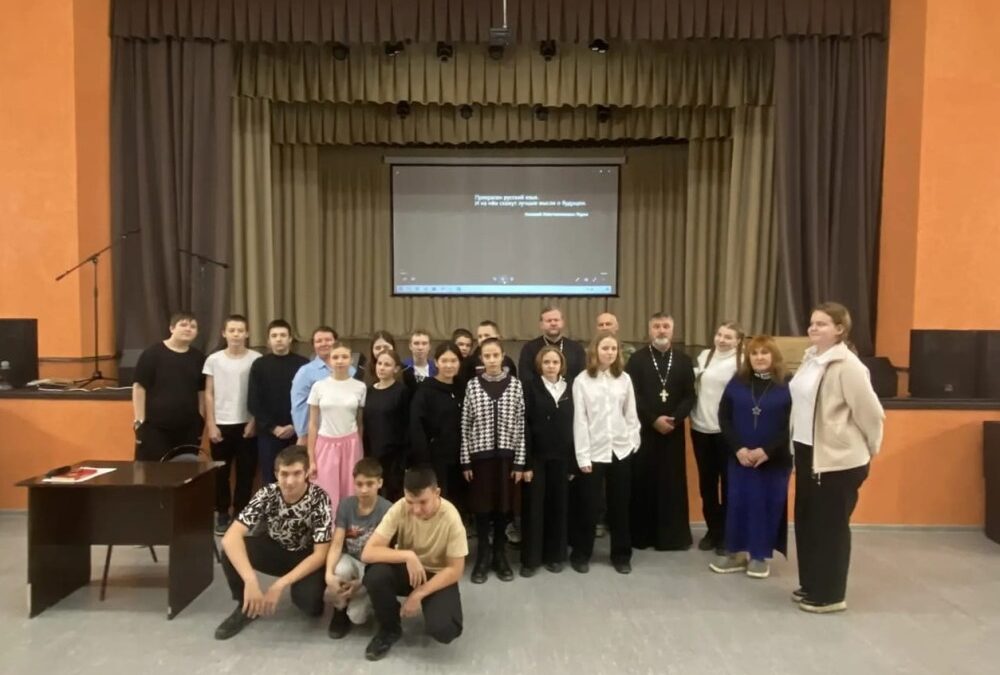 Священнослужитель встретился со школьниками г. Сурска