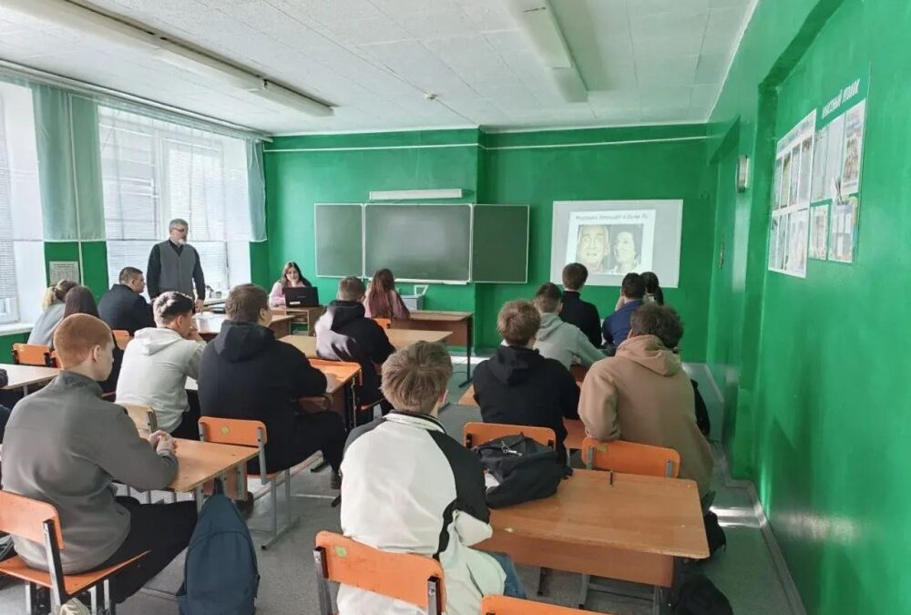 Священнослужитель встретился со школьниками поселка Чаадаевка