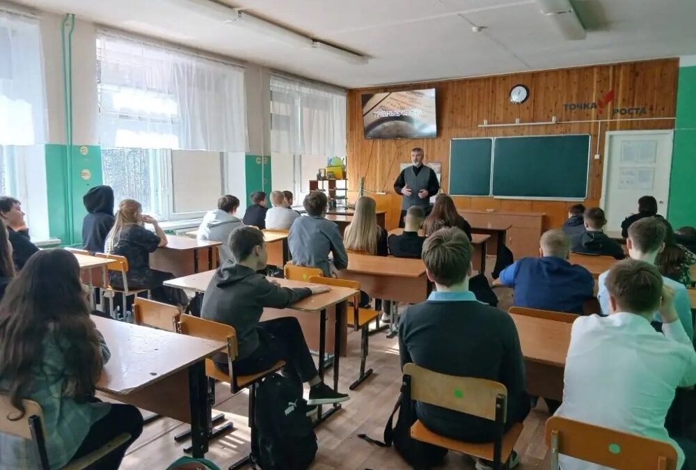 Священнослужитель встретился со школьниками поселка Чаадаевка