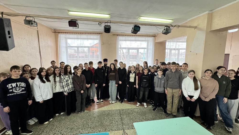 Священнослужители рассказали школьникам о празднике Пасхи