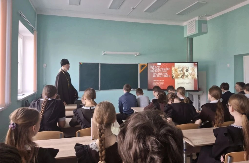 Священнослужитель рассказал школьникам с. Чемодановки о Пасхе