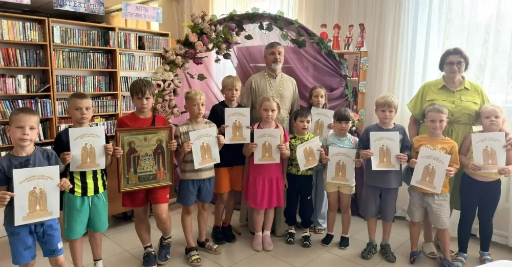 В Центральной библиотеке города Городище состоялась встреча со священнослужителем