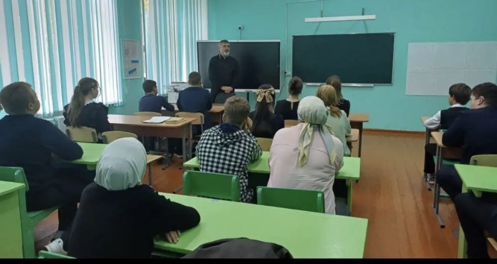 Священнослужитель рассказал школьникам о вреде сквернословия